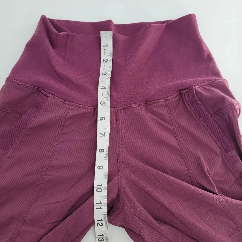 Lululemon in flux cropped capri hi rise plum pants size 4 - Picture 6 of 8